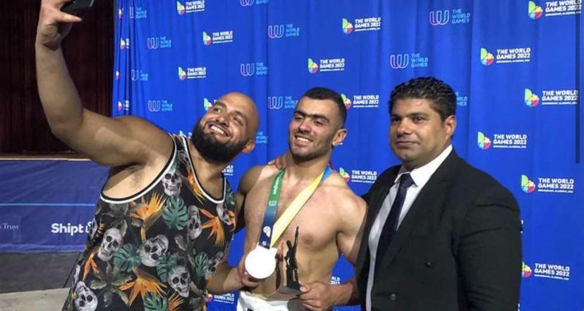 بطل مصري يفوز على أوكراني بذهبية السومو ويثير جدل حول العالم