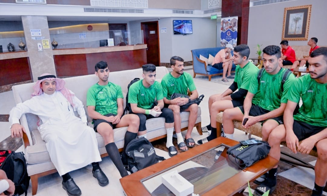 أخضر اليد الشاب يدشن مشاركته الآسيوية بمواجهة إيران و رئيس الاتحـاد يجتمع ببعثـة الأخضـر في البحــرين