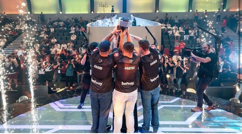 الفريق البرازيلي FURIA يُتوج بلقب بطولة Rocket League في موسم الجيمرز