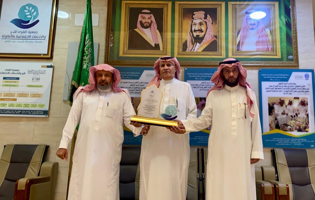 الإعلامي حمود الزهراني يشيد بإنجازات الجمعية الأهلية بالاطاولة والخدمات التي تقدمها للمستفيدين