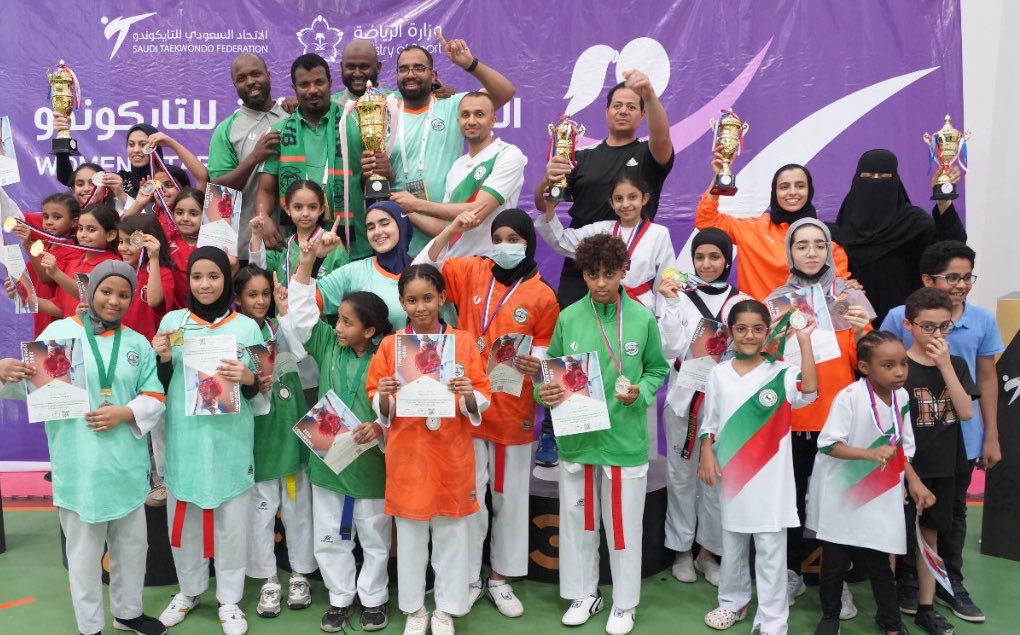 فتيات النور يحلقن بكأس التايكوندو .. والرياض وصيفاً والأغر يصنع المفاجأة