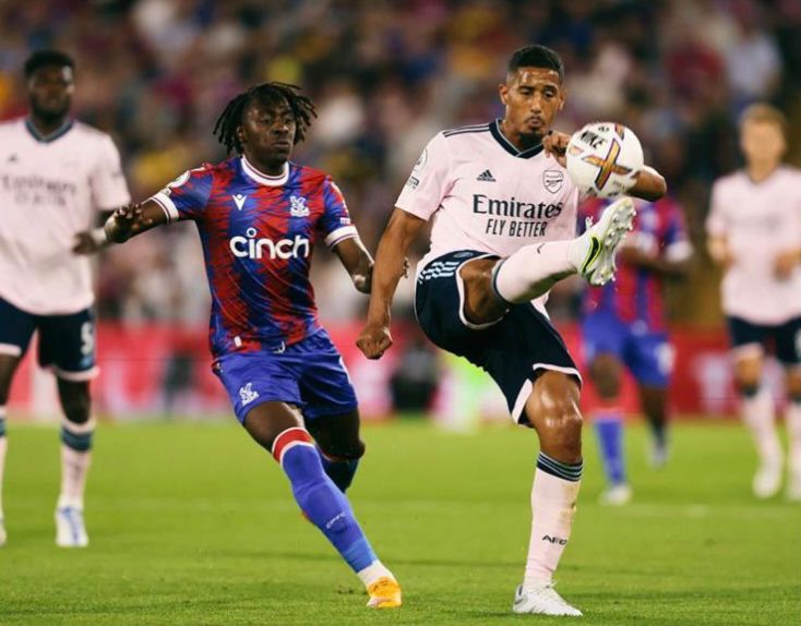 أرسنال يفتتح الدوري الإنجليزي بفوز على كريستال بالاس بثنائية