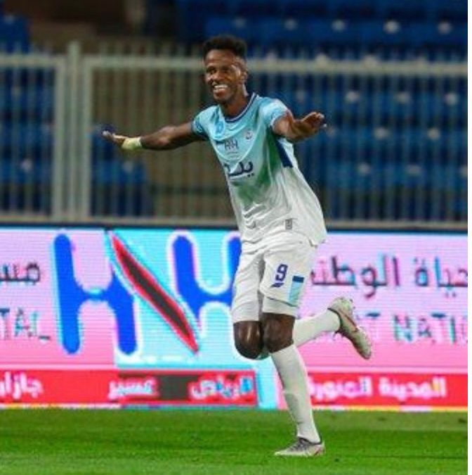 أبها يهزم الرائد بثنائية في دوري روشن