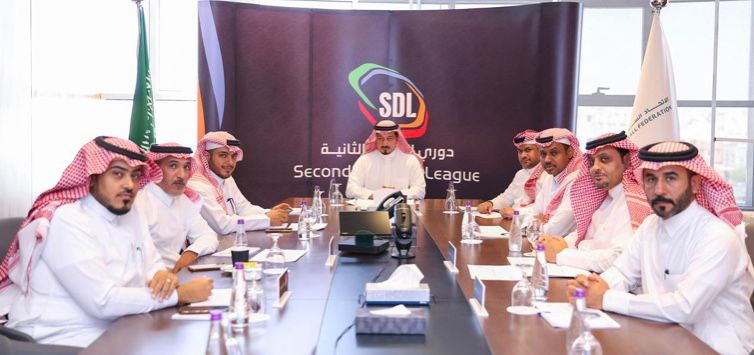 “المسحل” يجتمع مع ممثلي أندية دوري الدرجة الثانية