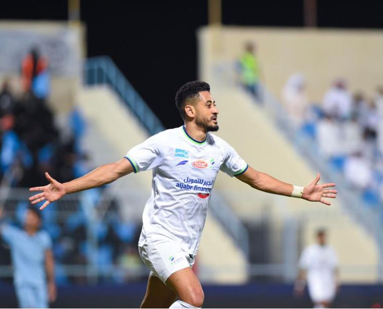 “الفتح” يقسو على “الباطن” بخماسية