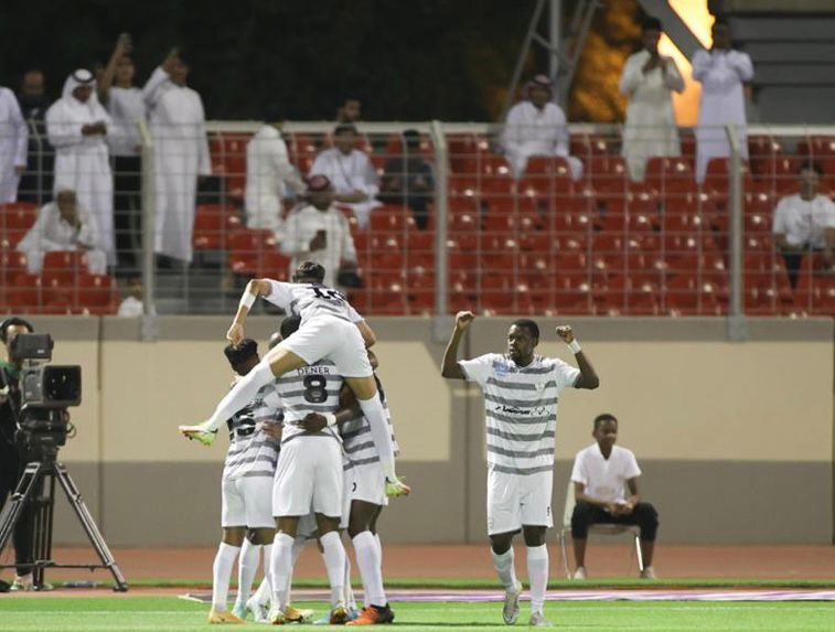 الطائي يهزم العدالة ويواصل مزاحمة الكبار على صدارة الدوري