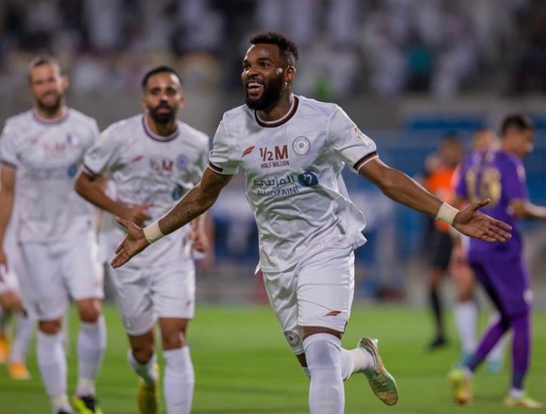 الشباب يفوز الطائي برباعية. ويتصدر ترتيب دوري روشن