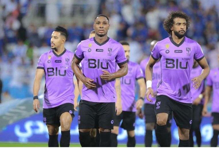 الهلال يضرب الوحدة بثلاثية ويزاحم الشباب على صدارة الدوري