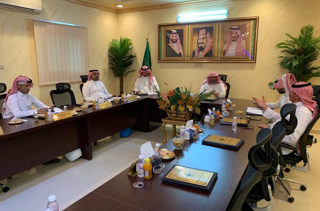 رئيس جمعية القرى الأهلية بالاطاولة يطلع الأعضاء على الانجازات ويصادق على التوصيات