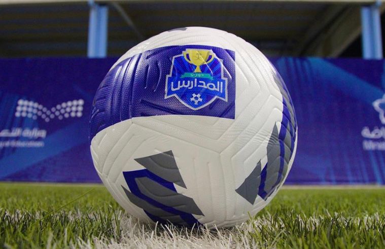 الاتحاد الإنجليزي ينظم دورات للمدربات والحكمات استعداداً لدوري المدارس بنات