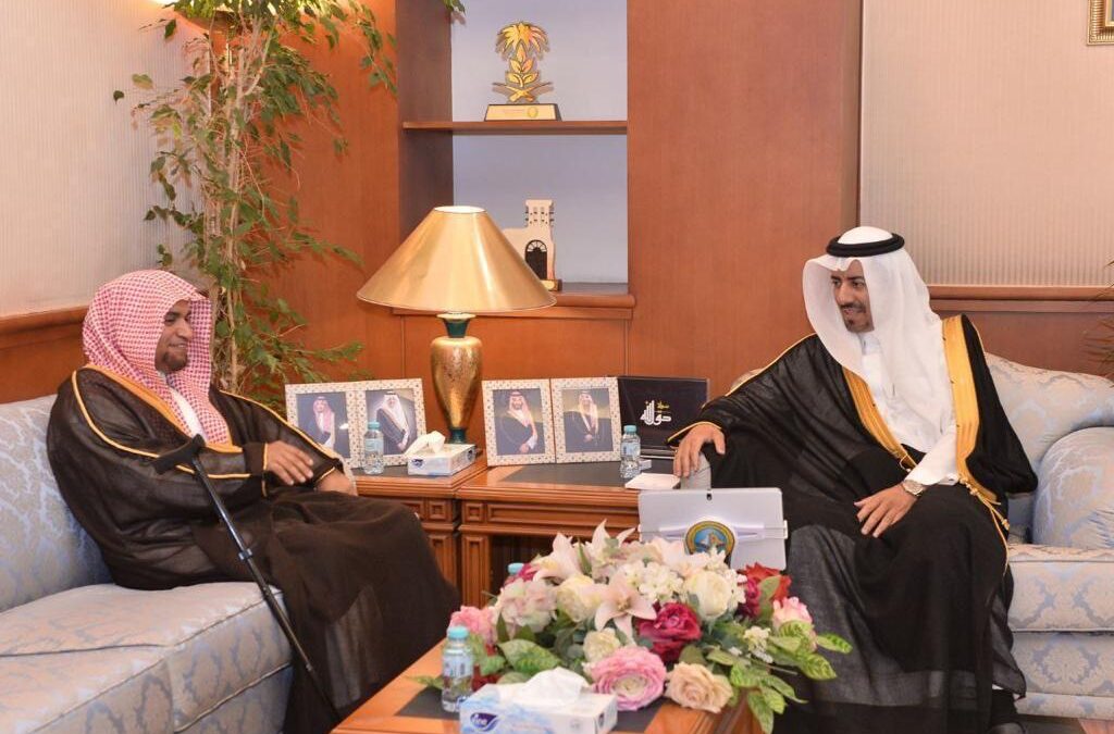 الخريف يلتقي رئيس هيئة الأمر بالمعروف والنهي عن المنكر بمحافظة القطيف ويطلع على حملة «حق الله»