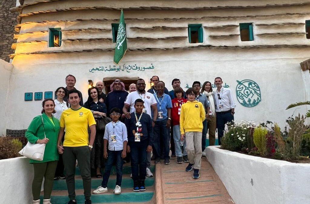 أكاديميون من الأصالة بكلياتها الأربع  في زيارة لمنطقة عسير بمناسبة اليوم الوطني “92”