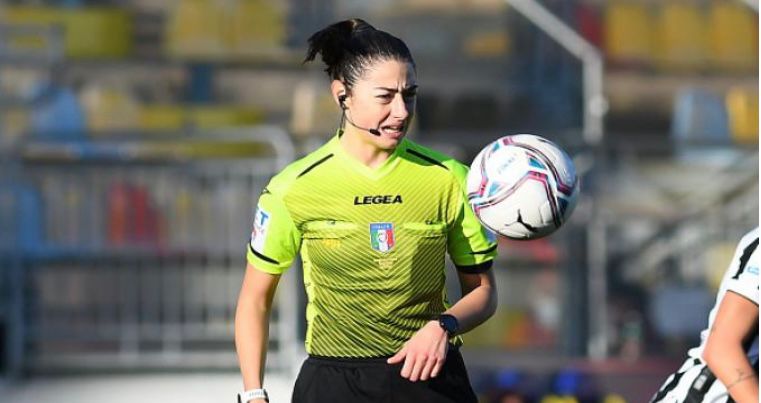 ماريا كابوتي .. أول امرأة تقود مباراة في الكالتشيو