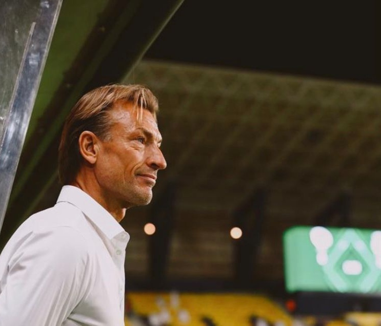 “رينارد” يُعلن تشكيل الأخضر لمواجهة الإكوادور الودية