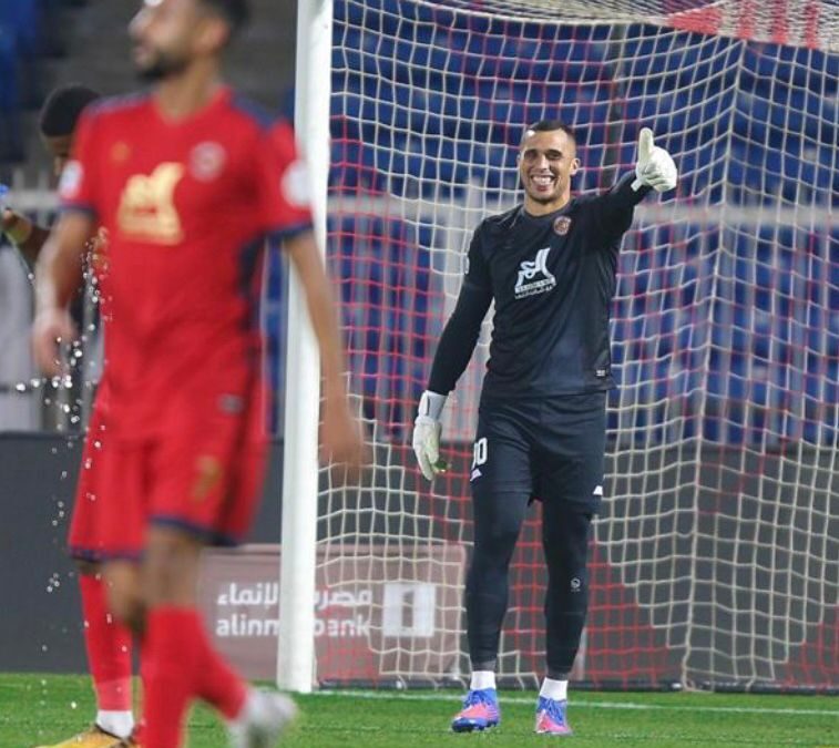 حارس ضمك “زغبة” يسُجل هدفاً تاريخياً في ليلة الفوز على الطائي بثنائية