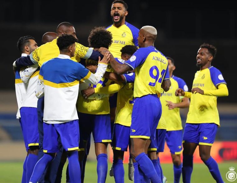 النصر يمطر شباك أبها بثلاثية ويواصل الزحف نحو صدارة الدوري