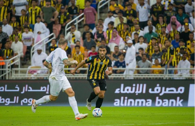 الاتحاد يعبر الفتح بثلاثية ويواصل مطاردة الشباب في صدارة دوري روشن