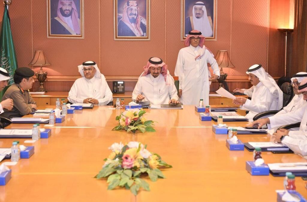 محافظ القطيف يجتمع بمدير فرع وزارة النقل والخدمات اللوجستية بالشرقية