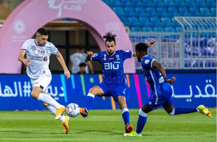 ديربي مثير.. الشباب يرفض الخسارة من الهلال ويحافظ على صدارة دوري روشن
