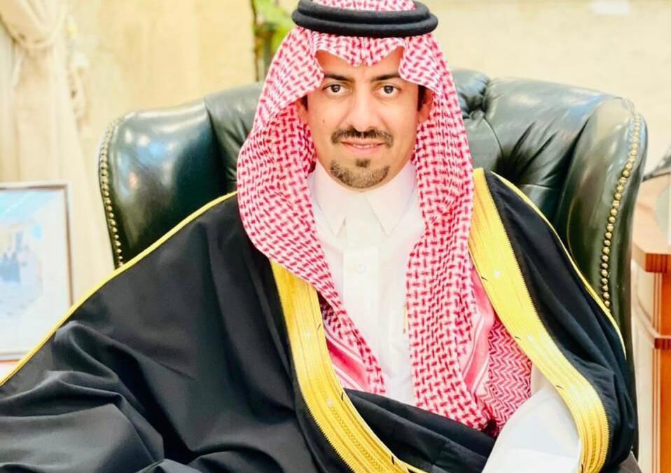 محافظ القطيف يعزي اسرة الطفل الشعله