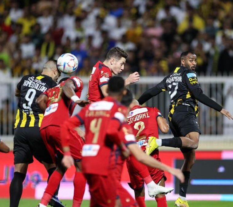 ضمك يفرض التعادل على الاتحاد ويقدم هدية ثمينة الشباب