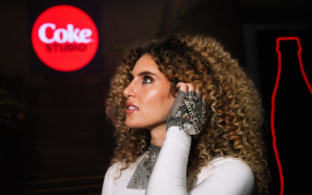 كوكا-كولا تسلط أضواء العالم على الفنانة السعودية تام تام مع إطلاق أغنية كأس العالم فيفا 2022 “Kind of Magic”