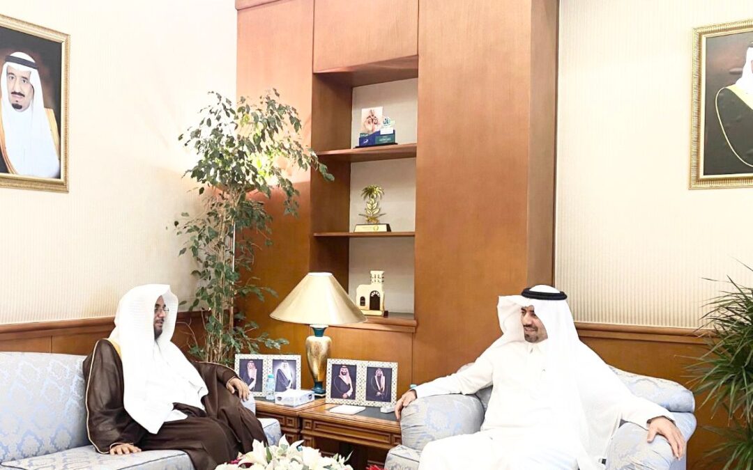 محافظ القطيف يلتقي مدير الهيئة العامة للأوقاف بالمنطقة الشرقية