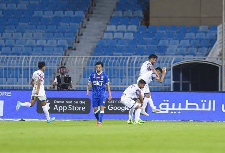 رغم النقص العددي..التعاون يفوز على الهلال بثنائية ويكبده الخسارة الأولى في دوري روشن