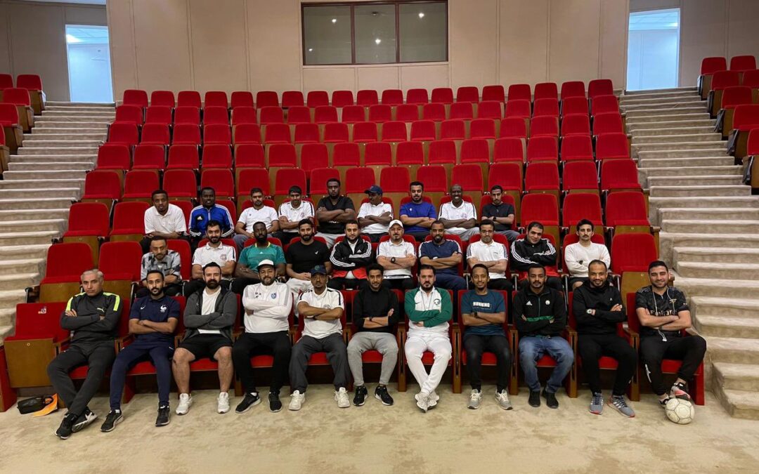 51 حكما في دورة رابطة الهواة