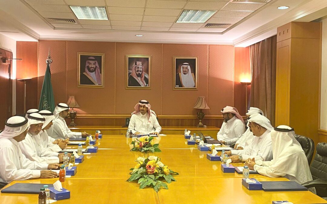 محافظ القطيف يلتقي رئيس وأعضاء جمعية الفردوس لإكرام الموتى