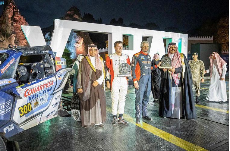 أمير حائل يتوج الفائزين برالي “حائل تويوتا الدولي” في نسخته الـ 18