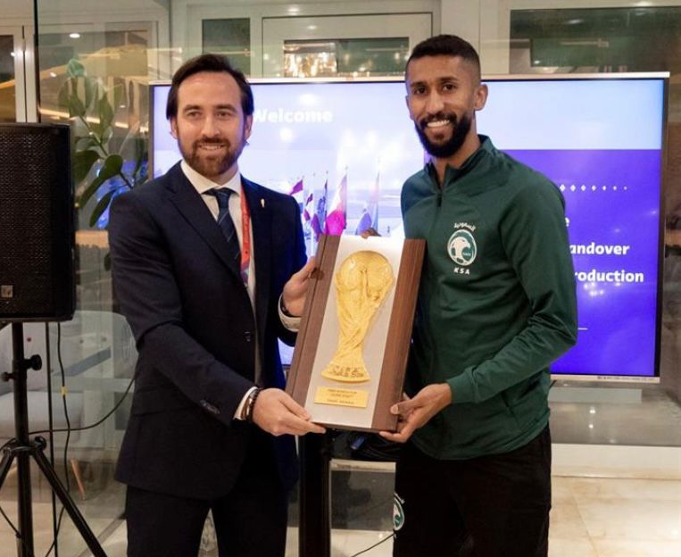 اللجنة المنظمة لكأس العالم 2022 تجتمع ببعثة الأخضر