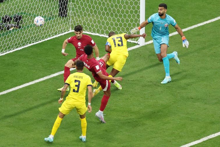 منتخب الإكوادور يفتتح كأس العالم 2022 بثنائية في شباك قطر