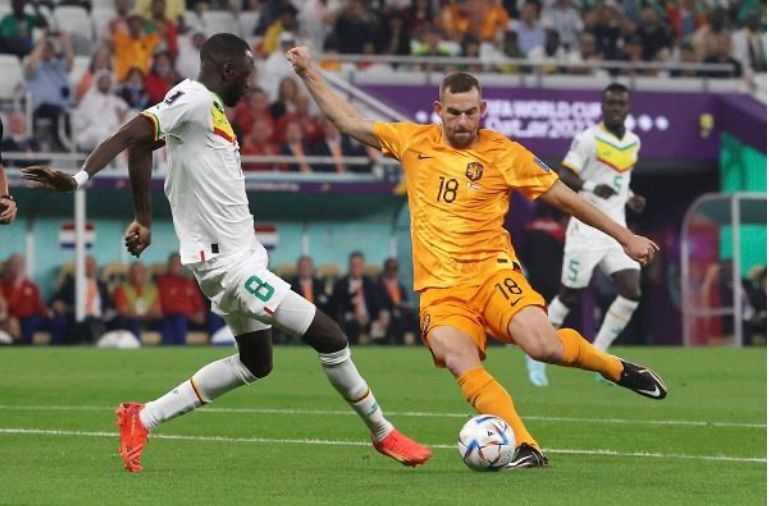 هولندا تخطف فوزا قاتلا من السنغال في بداية مشوارها بالمونديال