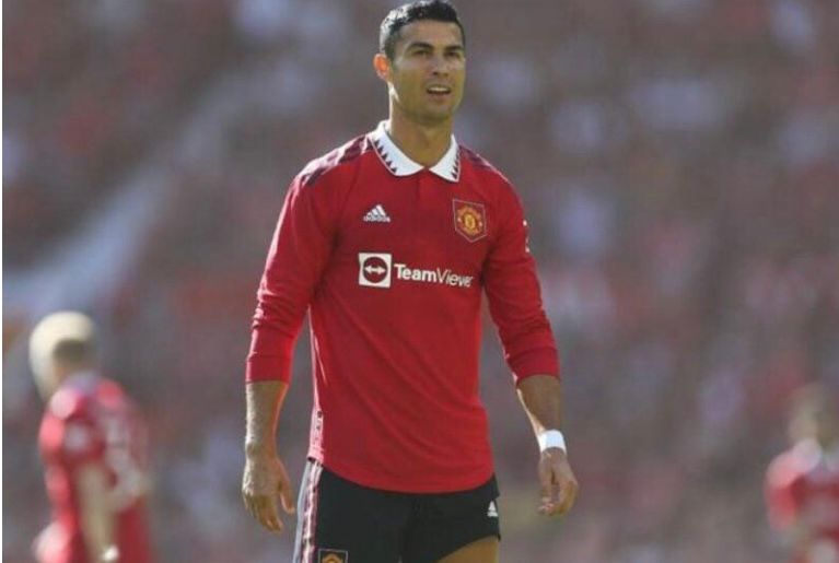 رسميًا.. مانشستر يونايتد يُعلن إنهاء تعاقده مع رونالدو