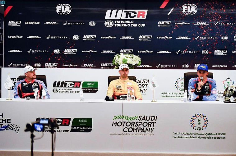 الإسباني أزكونا بطلاً لكأس العالم للسيارات السياحية على حلبة كورنيش جدة