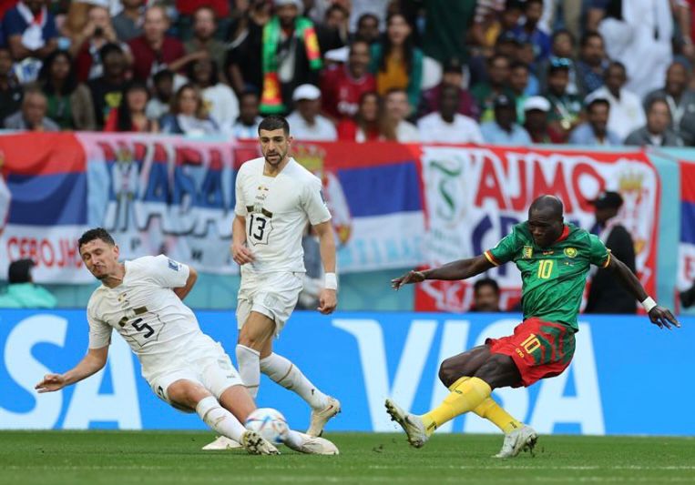 “أبو بكر” ينقذ الكاميرون من الخسارة أمام صربيا في مباراة مثيرة