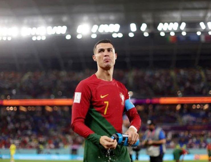 كريستيانو رونالدو ينفي انتقاله إلى النصر