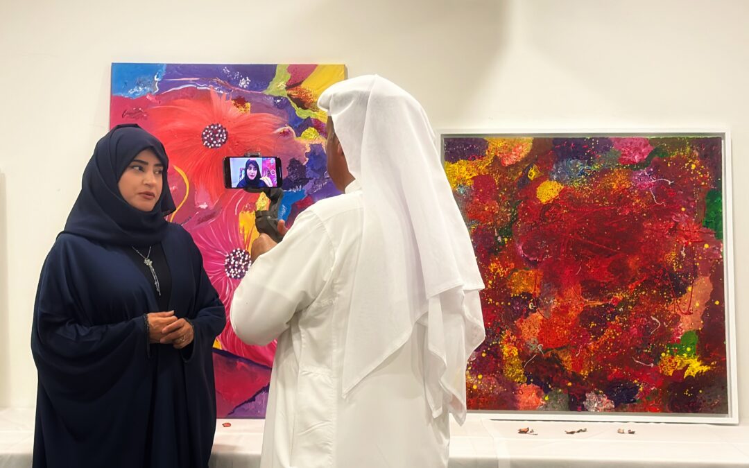 من القطيف ..الفنانة التشكيلية حنان هنيدي تفتتح معرضها الأول