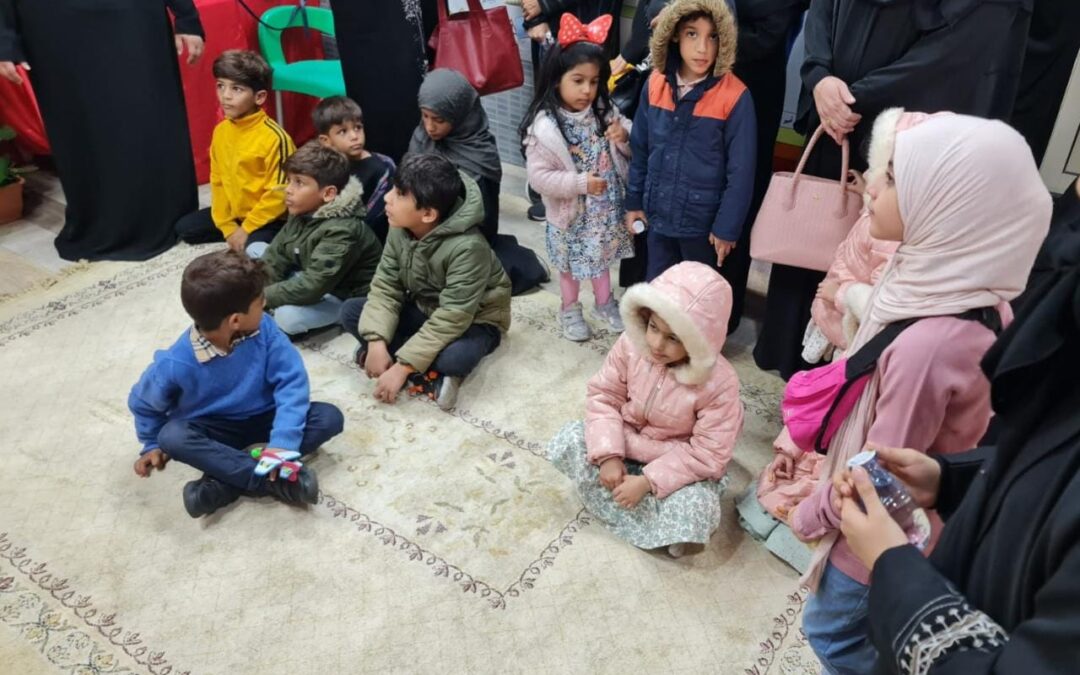 عضوات مسعفون بلا حدود وأطفالهم يزرن معرض الأمن والسلامة