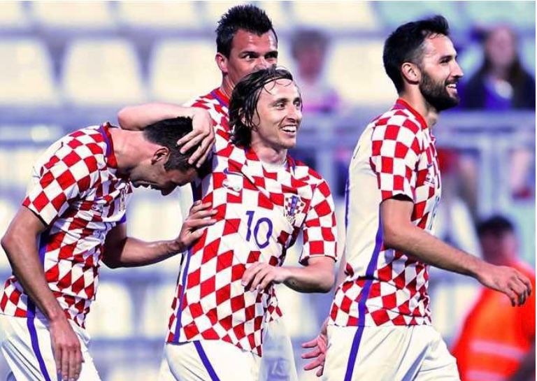 “فيفا” يُغرم منتخب كرواتيا
