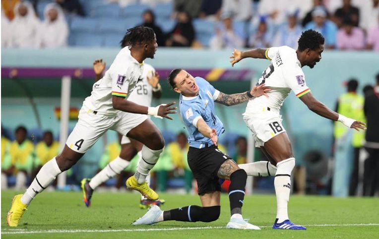 وروجواي تهزم غانا بثنائية وتودعان كأس العالم من دور المجموعات