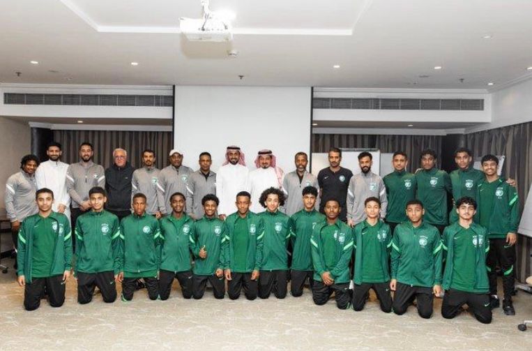 “المسحل” يلتقي بلاعبي الأخضر تحت 15 عامًا قبل السفر لإسبانيا