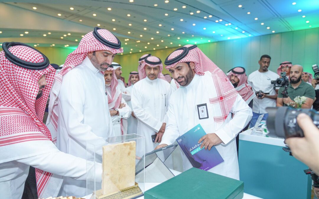 وزير الموارد البشرية يدشن دليل مركز سمايا للتطوع الإسكاني الذي اصدرته جمعية ” ترميم”