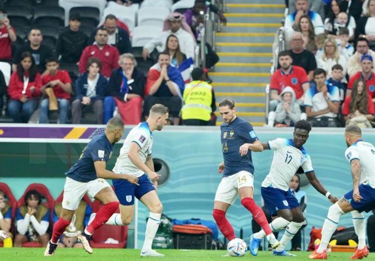 فرنسا تحقق فوزاً غالياً على انجلترا