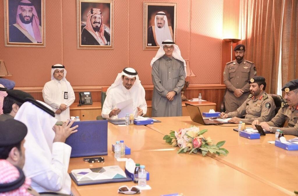 محافظ القطيف المكلف يترأس اجتماع لجنة الدفاع المدني الفرعية