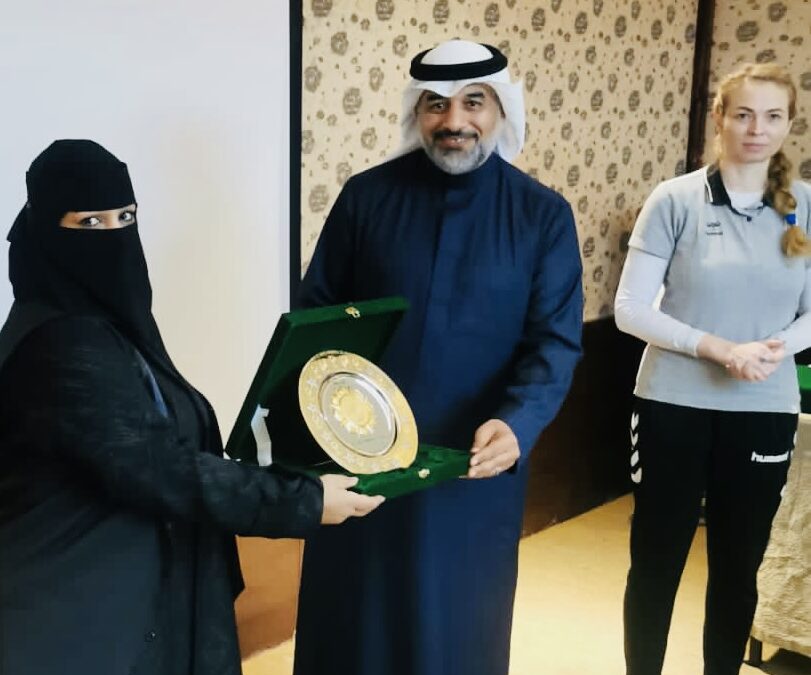 نظير جهودها في التغطيات الرياضية الإتحاد السعودي يكرم صحيفة فرسان الرياضة