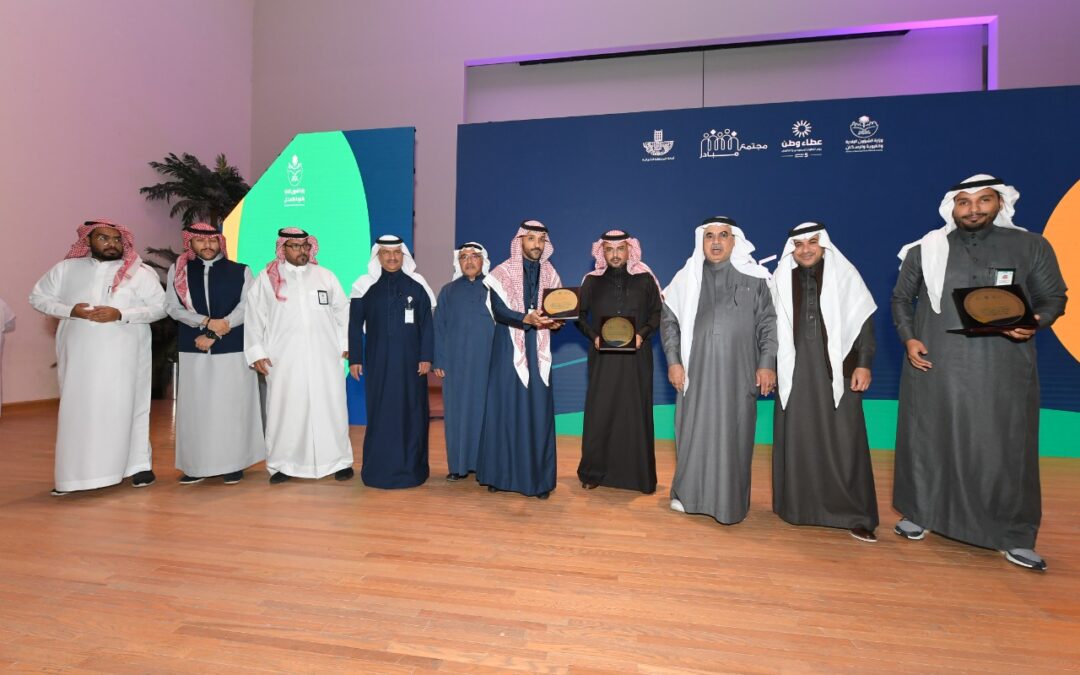 أمين الشرقية يكرم ٣٠٠ متطوع ومتطوعة خلال حفل الأمانة احتفاءً بيوم التطوع السعودي والعالمي