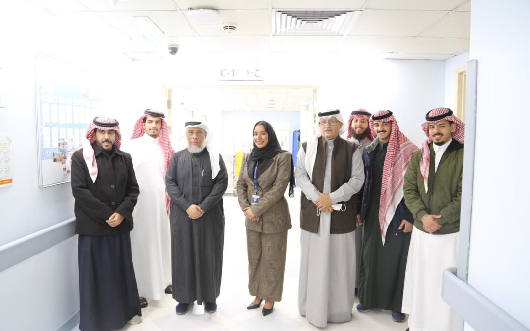 رئيس وأعضاء نادي الصم بالشرقية يزورون مرضى مستشفى الملك فهد التخصصي بالدمام