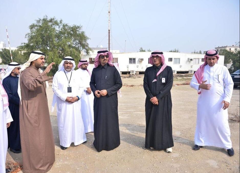 الخريف يقف ميدانيًا على المشروعات الصحية المتعثرة في القطيف